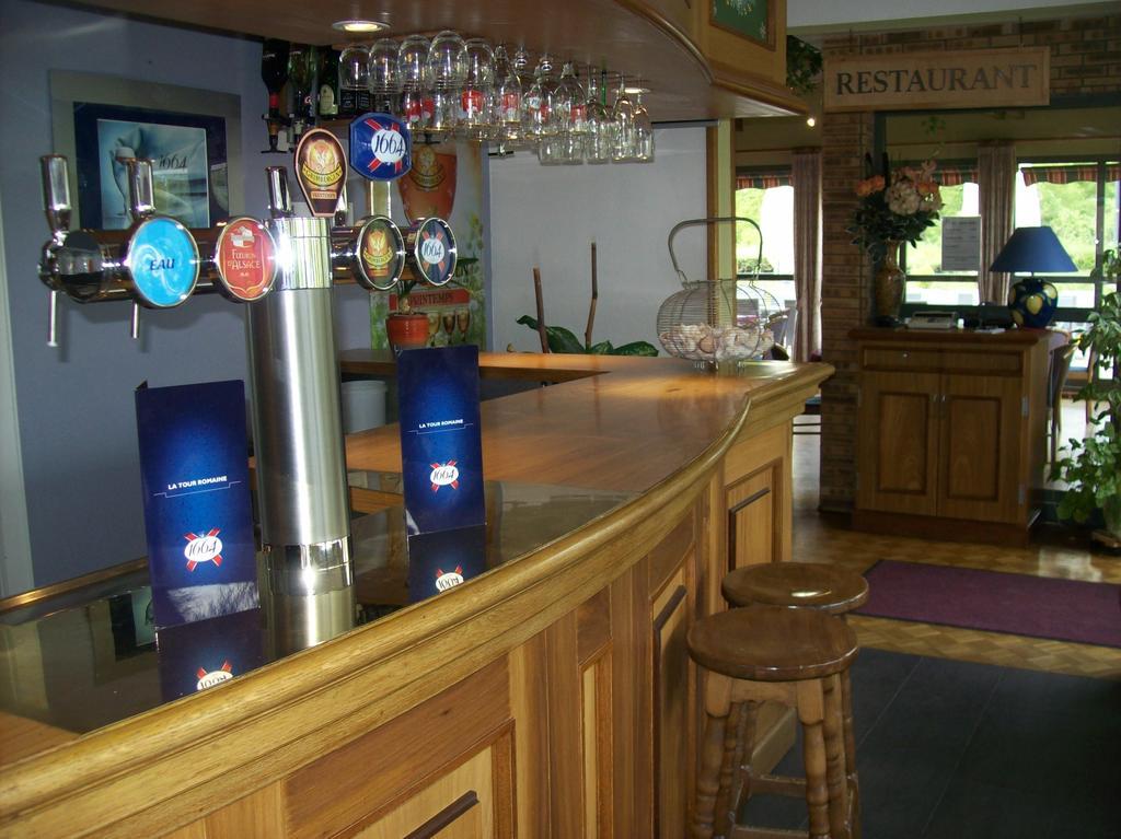 Hotel Restaurant La Tour Romaine - Haguenau - Strasbourg Nord Schweighouse-sur-Moder Exterior photo
