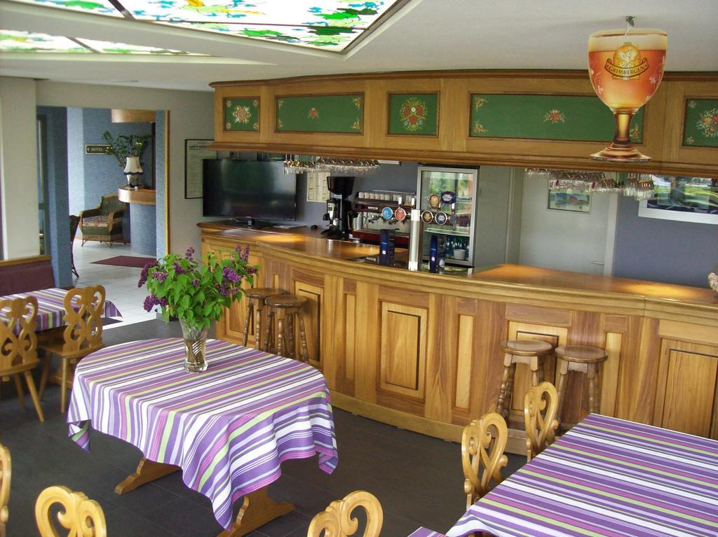 Hotel Restaurant La Tour Romaine - Haguenau - Strasbourg Nord Schweighouse-sur-Moder Exterior photo