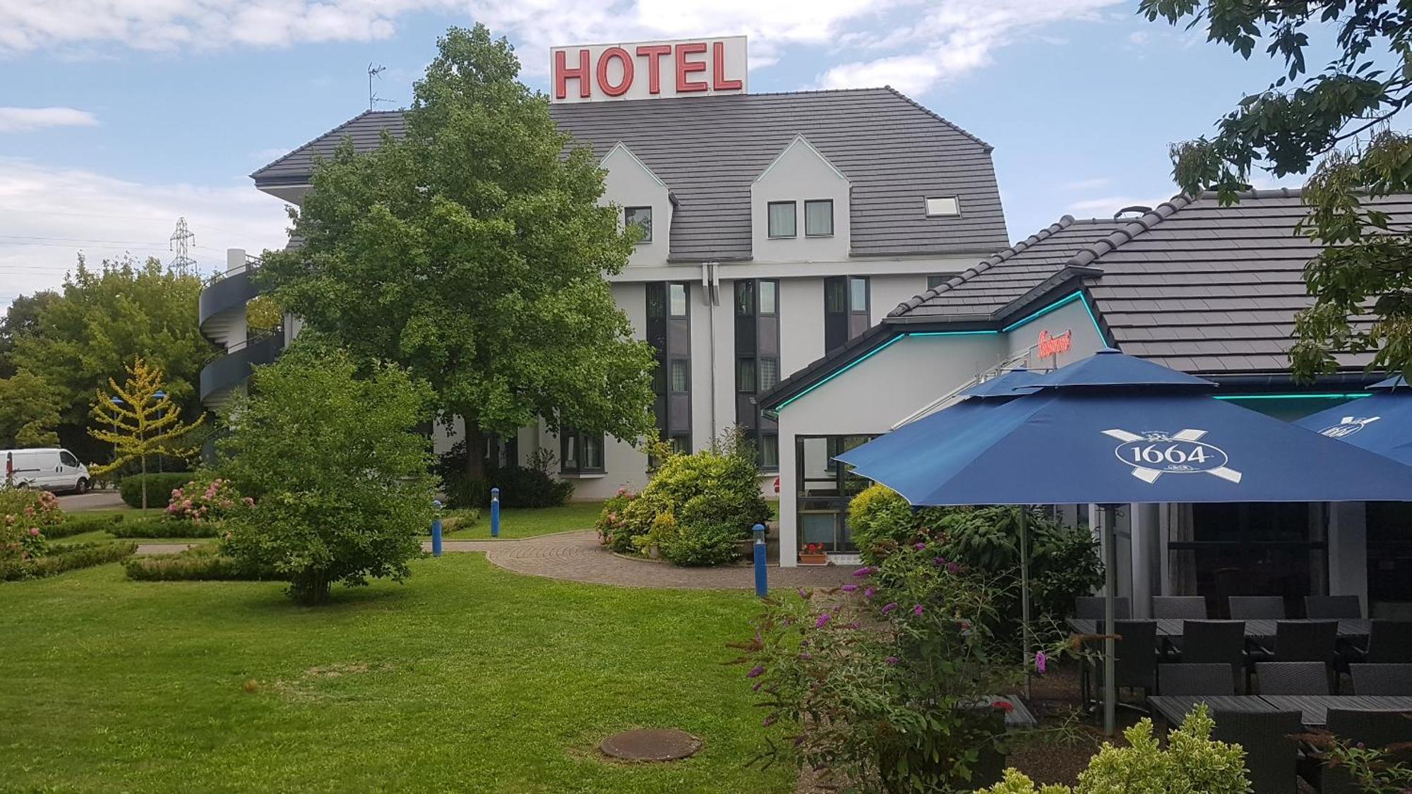 Hotel Restaurant La Tour Romaine - Haguenau - Strasbourg Nord Schweighouse-sur-Moder Exterior photo