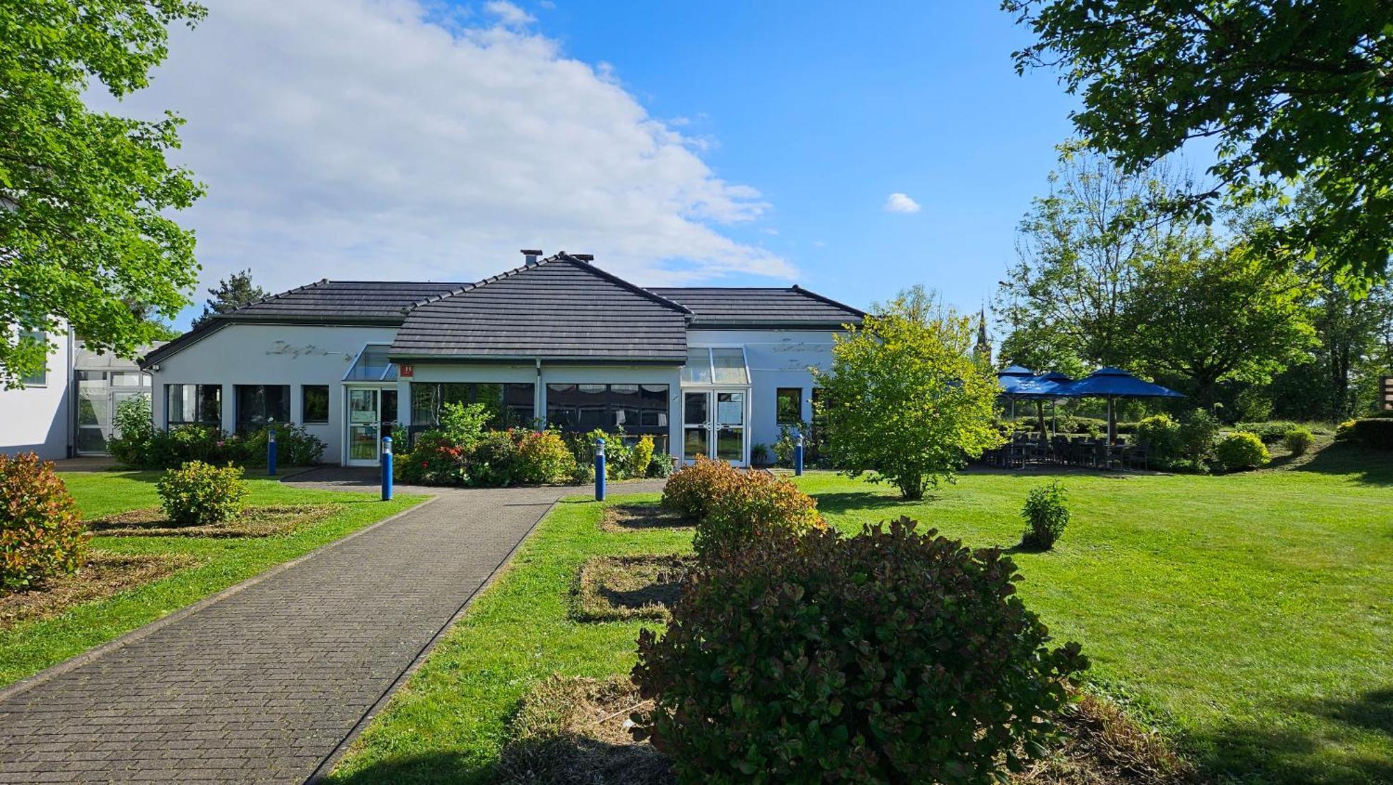 Hotel Restaurant La Tour Romaine - Haguenau - Strasbourg Nord Schweighouse-sur-Moder Exterior photo