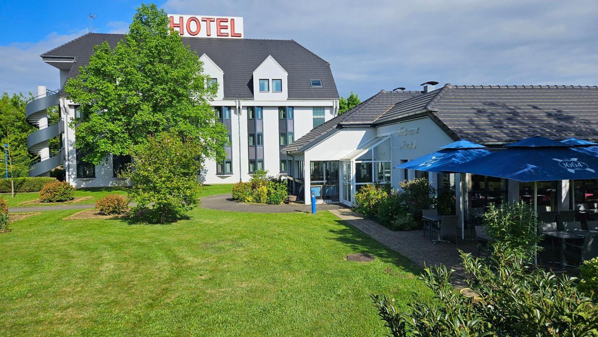Hotel Restaurant La Tour Romaine - Haguenau - Strasbourg Nord Schweighouse-sur-Moder Exterior photo