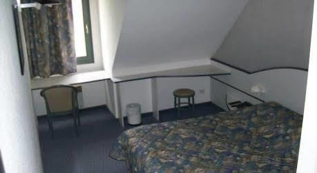 Hotel Restaurant La Tour Romaine - Haguenau - Strasbourg Nord Schweighouse-sur-Moder Exterior photo